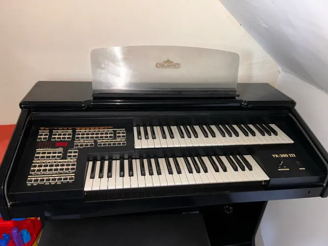 Orgão Tokai Organist YX-300 III
