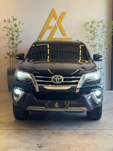 Toyota Hilux SW4 SRX 4X4 2.8 TDI 16V Dies. Aut. 2016
