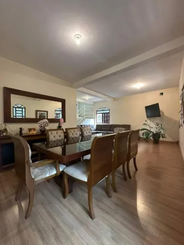 Casa á venda com 07 Quartos sendo 01 Suíte no bairro Pilar