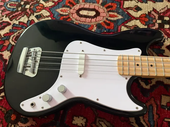 Baixo Fender Squier Bronco Bass