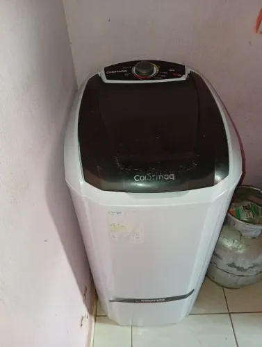 Tanquinho com a marca Colormaq com a capacidade de 10 kg único dono