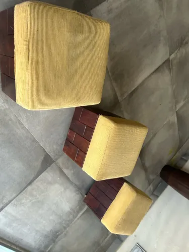 Vendo três puf?s em madeira de qualidade
