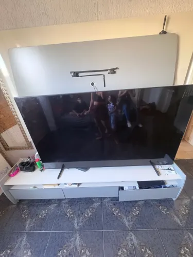 Raque e painel de tv