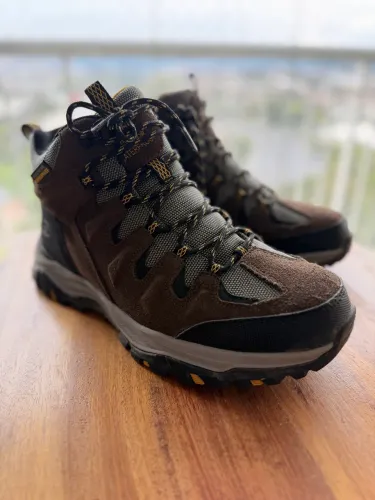Tênis Skechers de Trilha Impermeável. Tamanho 41. Único Uso