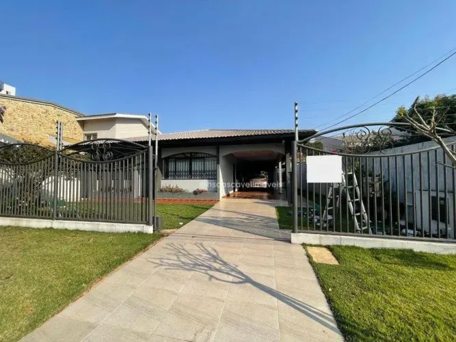 Casa em terreno inteiro em um dos bairros mais queridos e familiares de Cascavel, Recanto