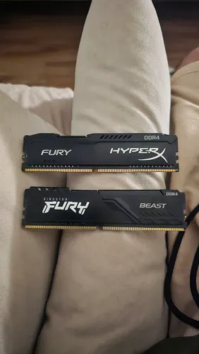 2 Memórias RAM Kingston / FURY HIPERX DDR4 - FURY BEAST DDR4