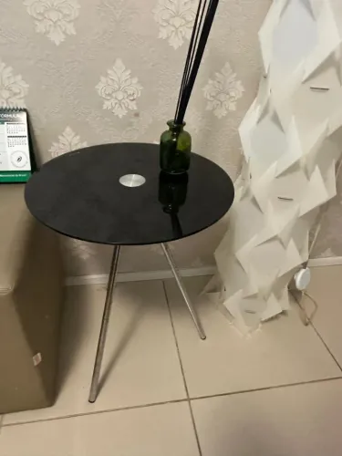 Mesa redonda pequena de vidro