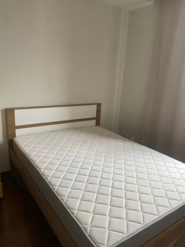 Cama casal desmontada (sem o colchão) 