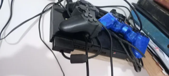PlayStation 2 (completo jogos e dois controles + menores card)