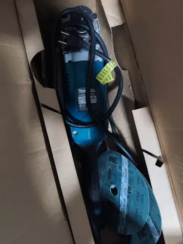 Lixadeira Angular Makita 
