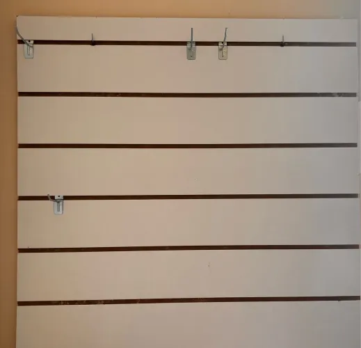 Painel canaletado com 20 ganchos