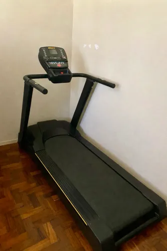 Esteira Eletrônica PROFISSIONAL Bonnavita VW420 XP 3HP AC 20km/h; grande caminhada/corrida