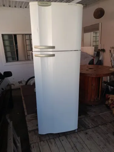 Geladeira Porta dupla Electrolux DC39A 359L - Usada