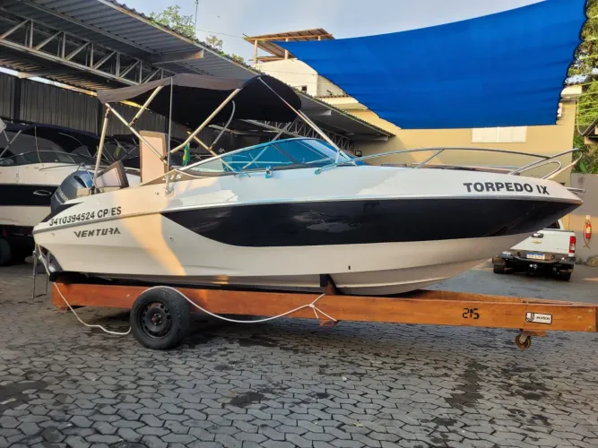 OPORTUNIDADE LANCHA VENTURA V215 Cabinada 2024