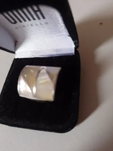 Anel de prata massisa e madrepérola 