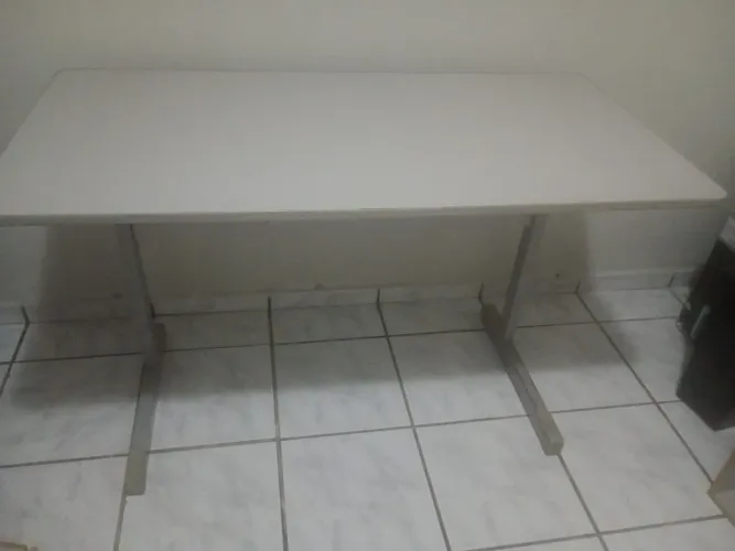 Birô, mesa, escrivaninha
