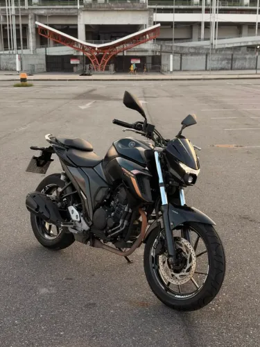 Yamaha FZ25 Fazer 250 ABS (2024) - Verde Fosco - Único Dono