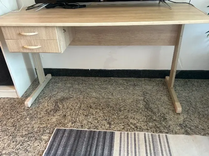 Escrivaninha/ mesa de escritório