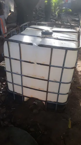 Vendo uma caixa de polietileno 1000 litros