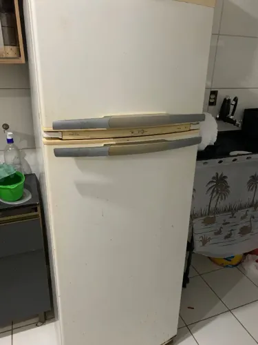 Vende-se geladeira