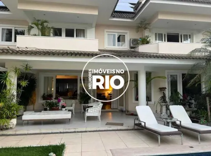Casa duplex na Barra da Tijuca à venda