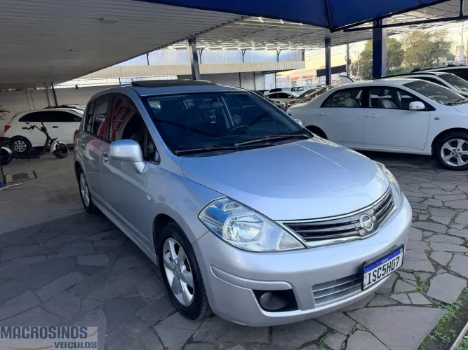 Nissan Tiida SL 1.8/1.8 Flex 16V Aut. 2012
