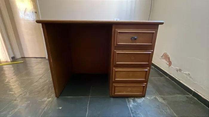 Mesa de Escritório com 4 gavetas Madeira Cerejeira