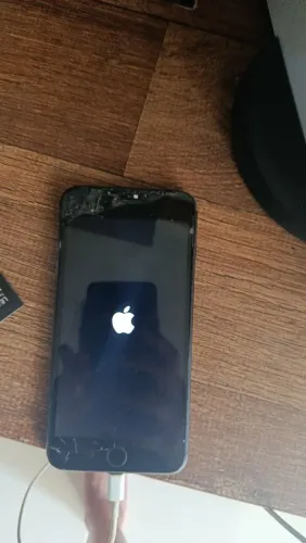 Celular iPhone 8