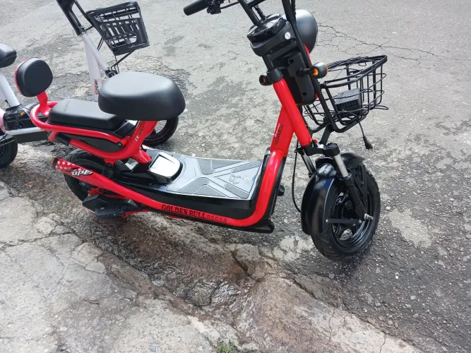 Vendo motinha elétrica a vermelho 4000 a rosa 1500