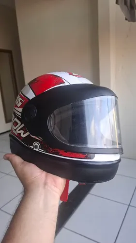 Capacete de moto Gow usado