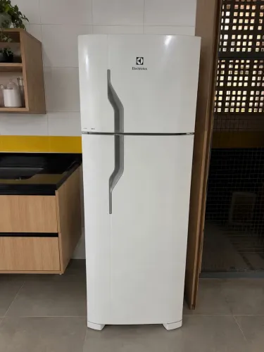 Geladeira Electrolux DC35A 260L - COM DEFEITO - para conserto ou retirada de peças