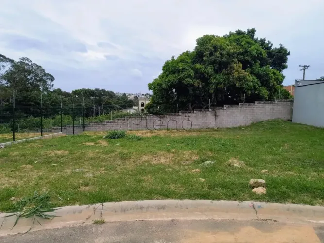 Terreno à Venda no Condomínio Colline Di Parma em Valinhos no bairro Vila Capuava.