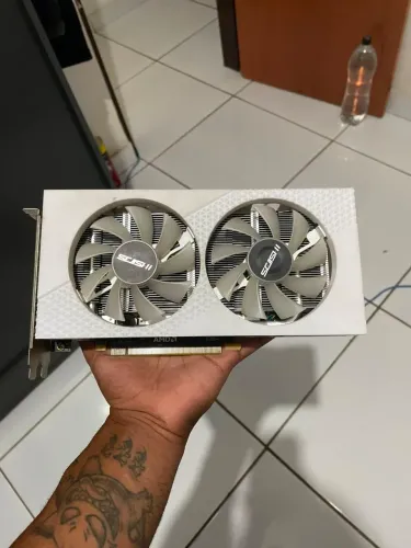 Placa de vídeo RX 580 8gb Com defeito, porém funciona