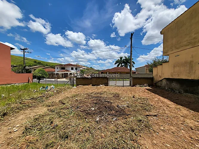 Excelente oportunidadelote lote com 328 metros quadrados no Condomínio Bosque dos Pinheiro