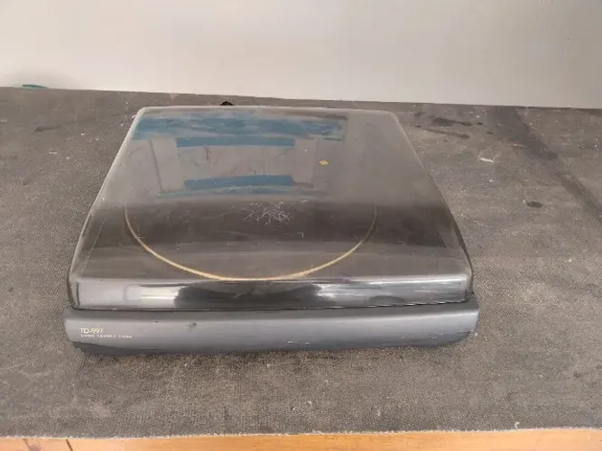 Toca discos CCE/Aiwa com pre para entrada auxiliar modelo TD 997 funciona comn agulha boa.