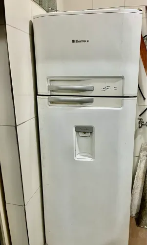 Vendo Geladeira Electrolux Duplex 428L
