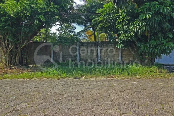 TERRENO à venda em Peruíbe, no bairro Parque Balneario Oasis