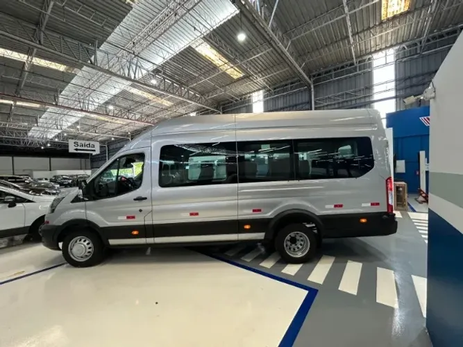 Ford E-Transit FURGÃO LONGO TETO ALTO (ELÉTRICO) 2026