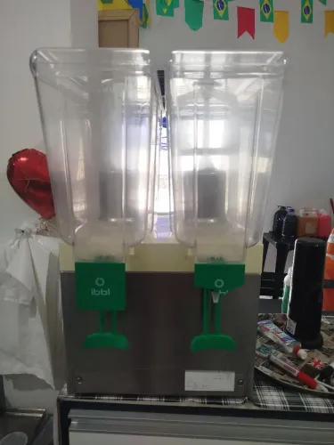 VENDO REFRESQUEIRA USADA EXCELENTE!!!