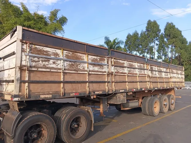 Carreta graneleiro 