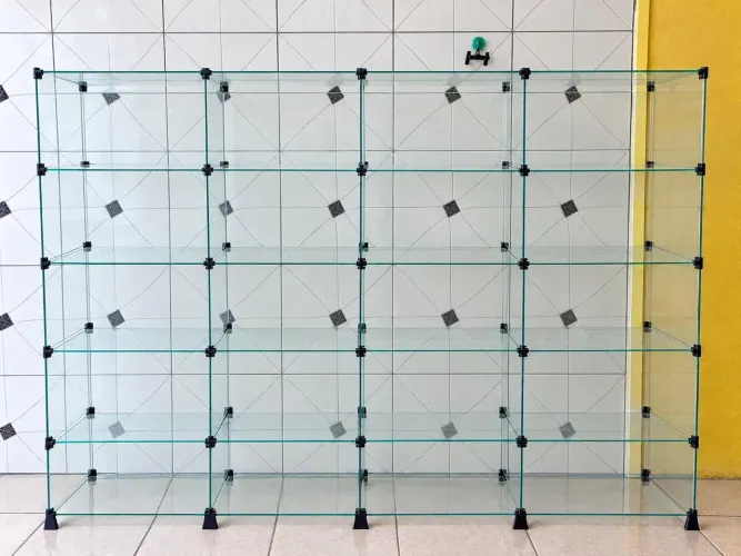 VENDO BALCÃO/VITRINE DE VIDRO.