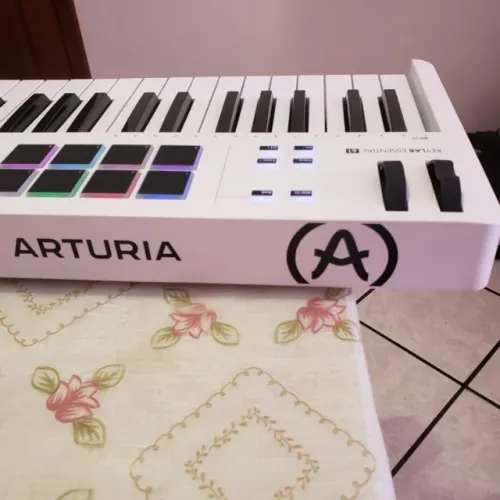Teclado Controlador Arturia Keylab Essential 61 Mk3 Branco