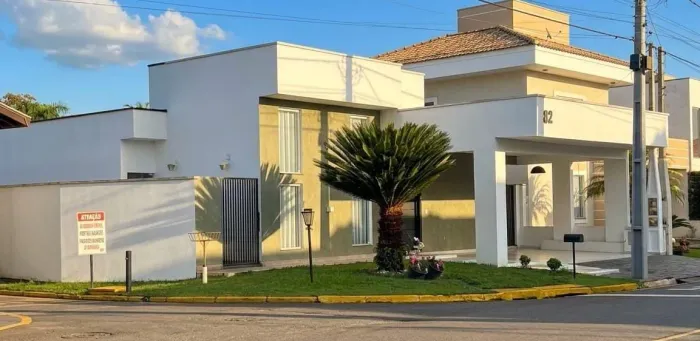 Casa térrea com piscina no Campos do Conde Versailles. Sou o proprietário. Aceito permuta