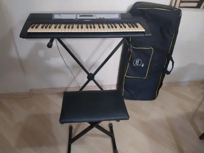 Teclado arranjador Yamaha - esr213 - 61 teclas + tripé + banco + capa