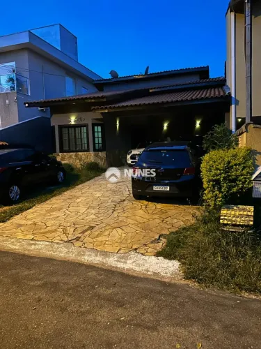 Casa à Venda no Condomínio Nova Paulista 385 m²