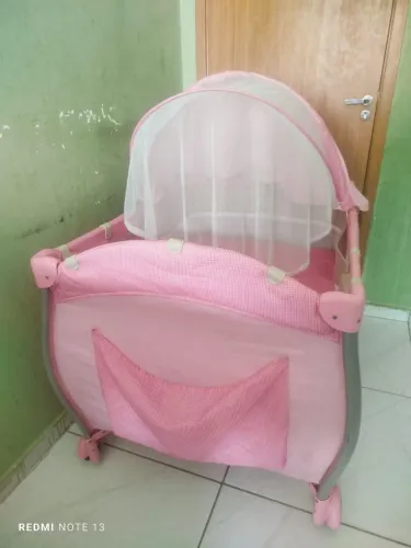 Vendo berço cercado Marca burigotto Valor 300 Retirada no Valentina