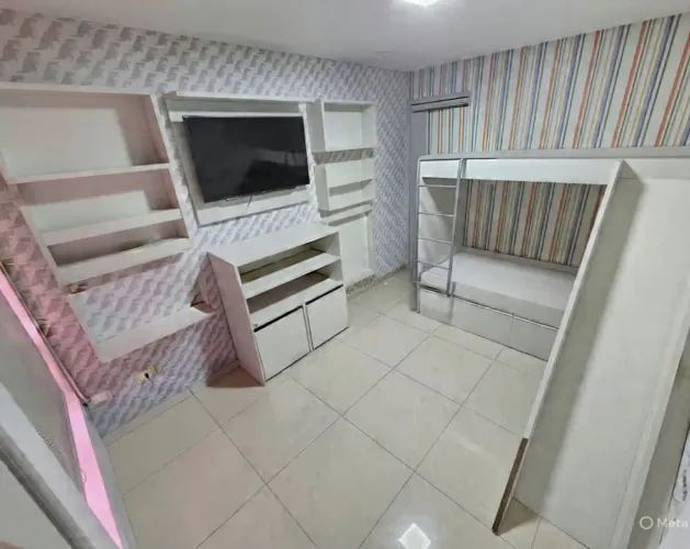 Quarto com Beliche e Estantes Planejadas