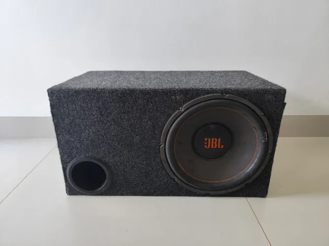 Sub JBL com caixa