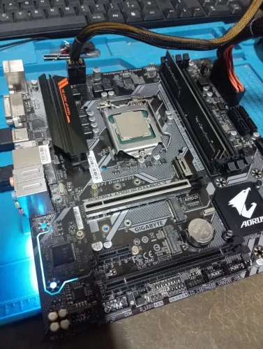 Placa Mãe AORUS B360M GAMING 3 + i3 8100 C/Espelho