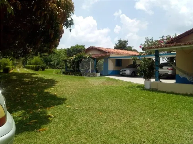 Chácara à venda com 5 quartos, sendo 2 suítes, no Centro, Sarapuí - SP